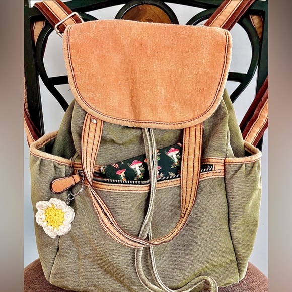 Flower Keychain | Handmade Crochet Keychain - Picture 3 of 3